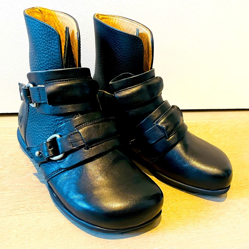 NWOT John Fluevog Black “Ethel” Boots Size 6